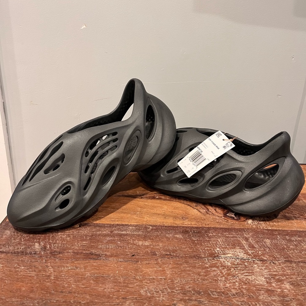 YZY Foam Runner Unisex Adult Size 8